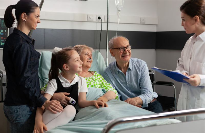 Paciente acompañado por su familia y el equipo médico
